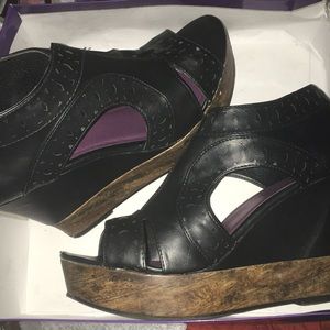 Black Wedges